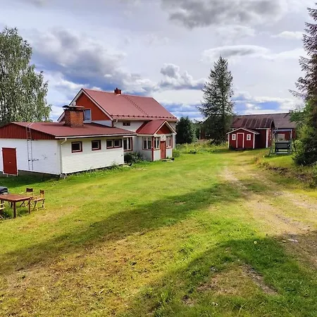 Lappish Summerhouse By The River بيت للعطل
